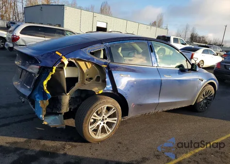 2024 Tesla Model Y z USA, uszkodzony, nr VIN 7SAYGDEE6RF081145